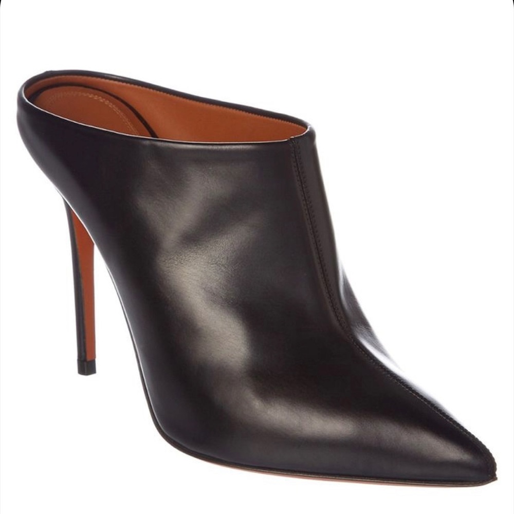 Celine pointed toe mule in black leather, Size 40.